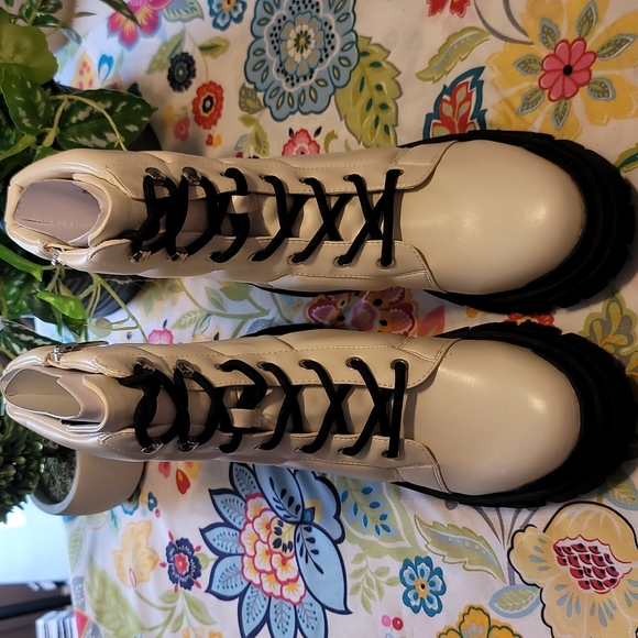 MARC FISHER Amita Lace-Up Ivory White Lug Boot - Picture 3 of 7